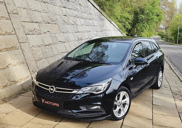 Opel Astra cena 37700 przebieg: 197099, rok produkcji 2017 z Sieradz małe 781